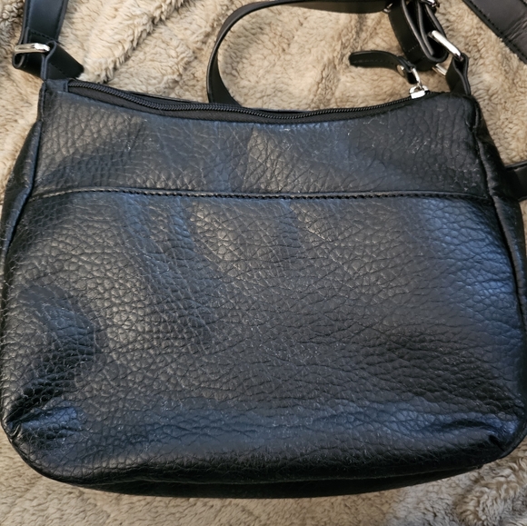 NWOT GIANI BERNINI PEBBLE HOBO BAG - Picture 3 of 8